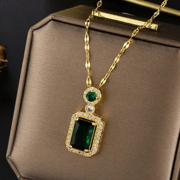 LIVE SHOW LISTING NECKLACE